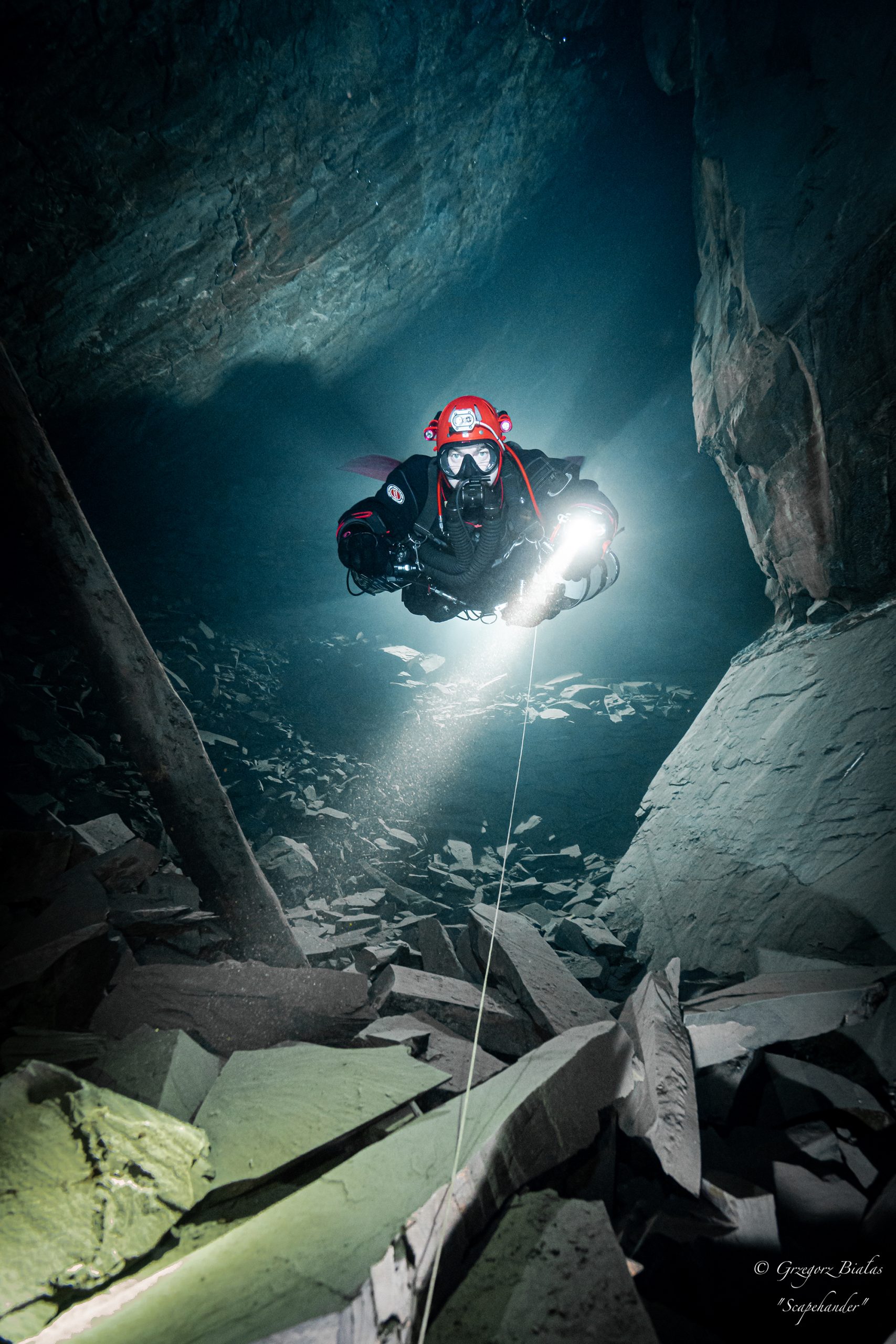 Tobias M. Zielke als Höhlentaucher oder im Bergwerk